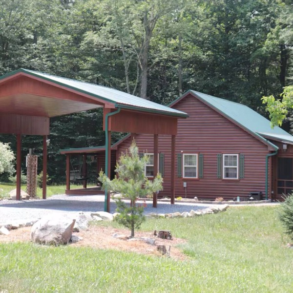 The Bear Den - Spacious Cabin with Covered Boat Storage 5 miles to Raystown Lake