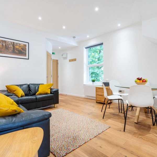 THE BOTANICAL FLAT 1, pet friendly in Sharrow