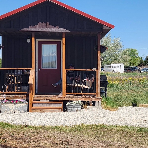 The Bunkhouse Tiny home with a farm feel.with WiFi,and AC.