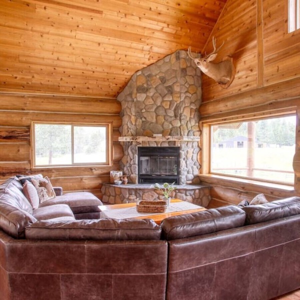 The Cabin · Rustic Log Cabin with Pasture and Mountain Views