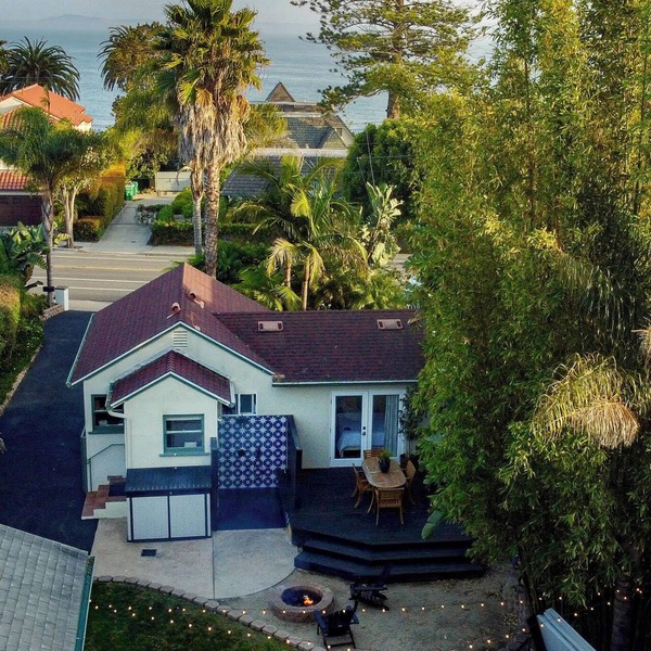 The Captain's Cottage on Shoreline Drive