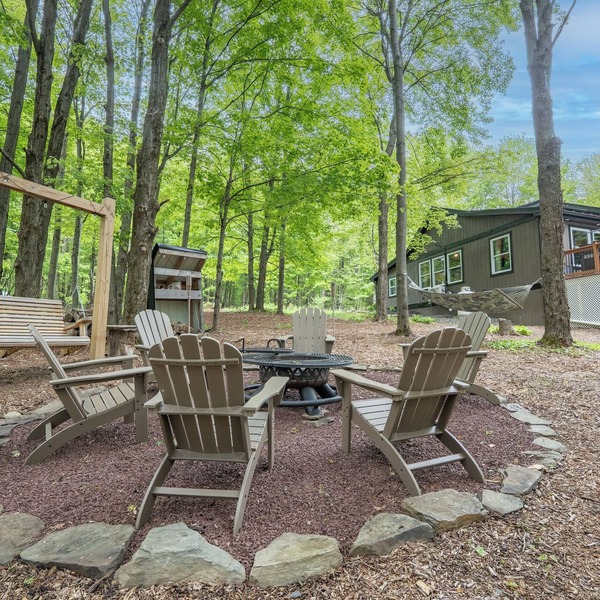The Cozy Cabin | Hot Tub & Fire Pit | Sleeps 6