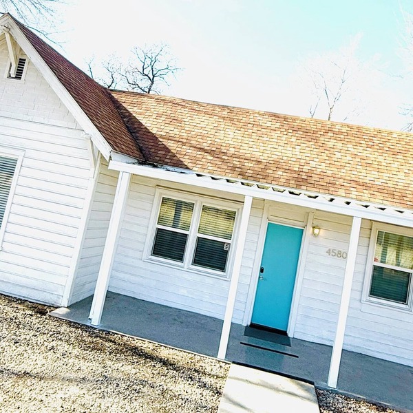 The Cozy Murray Bungalow fast WIFI free parking!