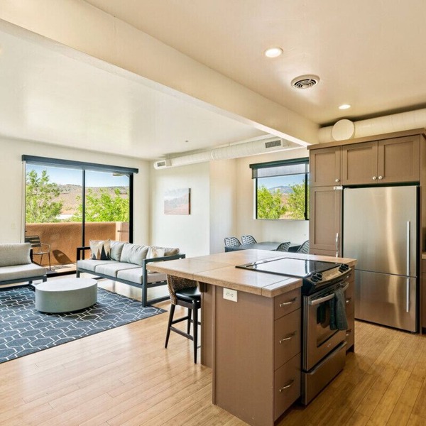 The Crescent Moon - 2 bed 2 bath Suite W/Red Rock Views
