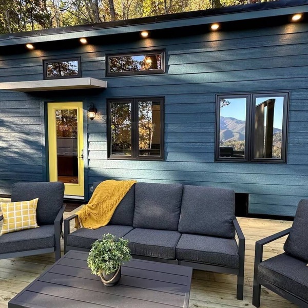 The Deer Haven Tiny Home Near Asheville & Waynesville w/Hot Tub & Mtn Views