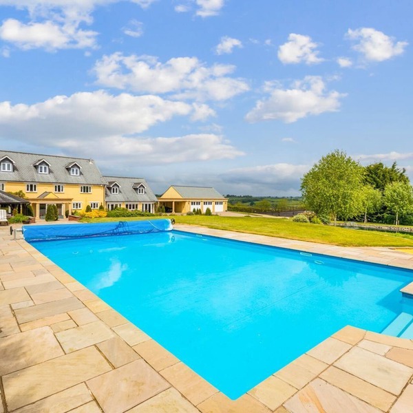 The Devonshire - Six Bedroom Villa, Sleeps 12