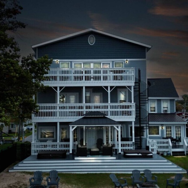 The Double Decker | Historic Oneida Lakefront Condo 2