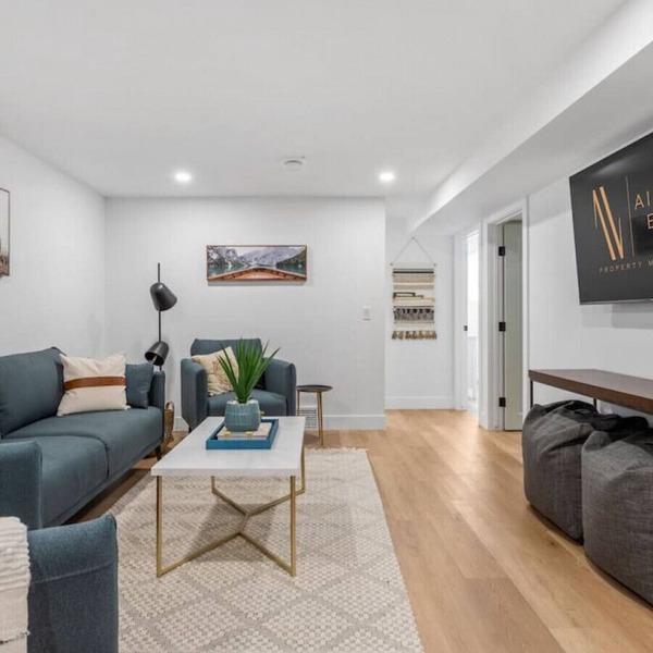 The Duchess | 5 Min from Chinook | Upscale | Pets