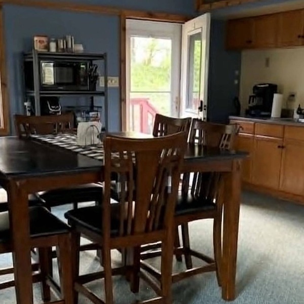 The Eagle's Nest: 1 BDR PLUS studio bed nestled outside the city of Pittsburgh
