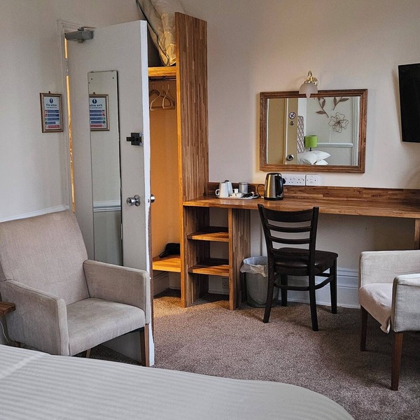The Edward Hotel