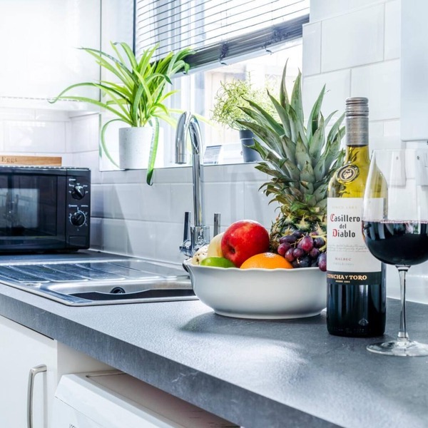 The Frensham | House w. Garden | Pet Freindly | eco-Short Term Let by SILVA