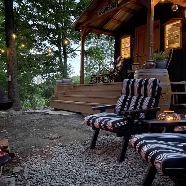 THE GRAPE ESCAPE - PET FRIENDLY! - OFF GRID - ROMANTIC LAKE VIEW - ON WINE TRAIL