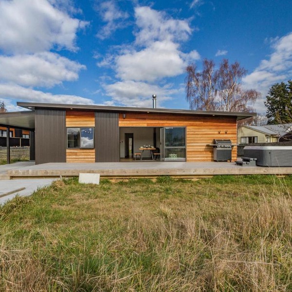 The Heartwood Lodge - Ohakune Holiday Home