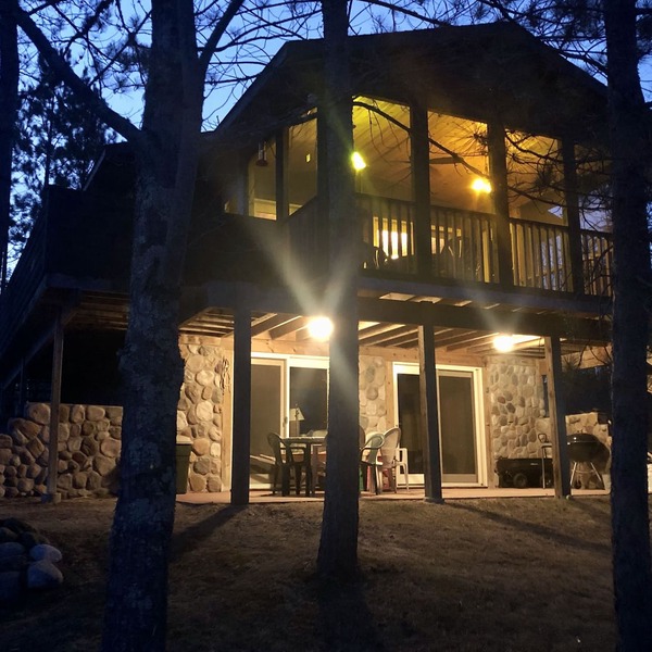 The Hideaway. Private secluded lake cabin on 25 acres & optional pontoon rental.