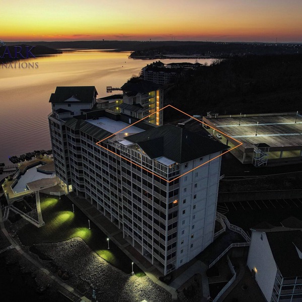 The Luxury High-Rise Lake Life! PENTHOUSE UNIT @ THE TOWERS: Indoor Pool, HotTub
