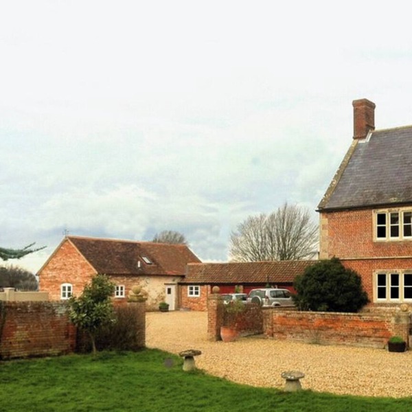 The Milk House, beautiful dairy cottage, pet friendly and beautiful views