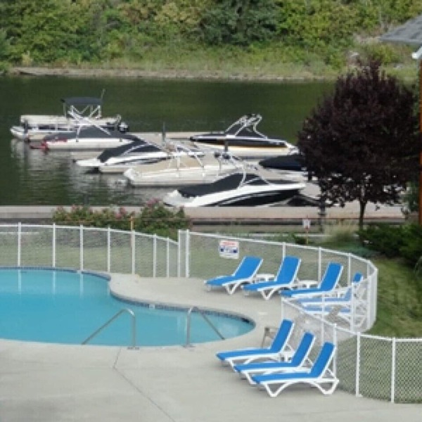 The Narrows 3rd Floor Condo. Lake Front, Pool and Hot Tub, Boat Slip Included.