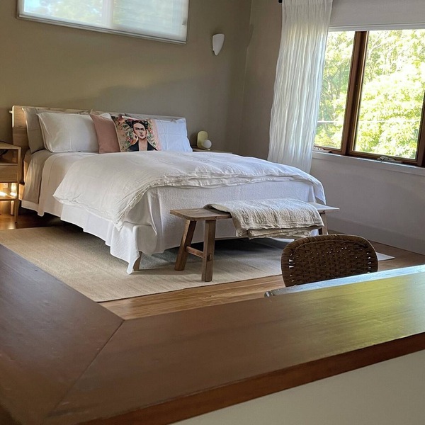 The Nest - Restful studio retreat for couples. Short 10 min walk to the beach.