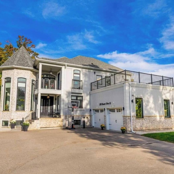 The Norval Villa | Perfect for Weddings, Parties & Holiday Getaways