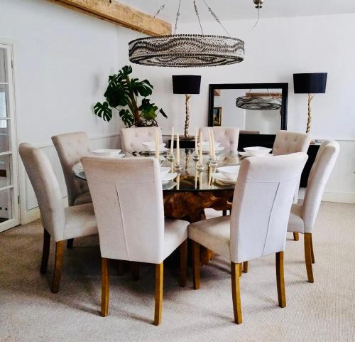 The Old Post Office Spacious 3-Bed Cottage in North Perrott