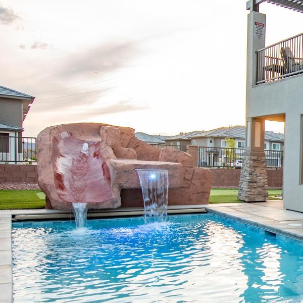 The Pad Spacious Luxury Retreat Sleeps 23, Private Pool, Spa, Game Room and More