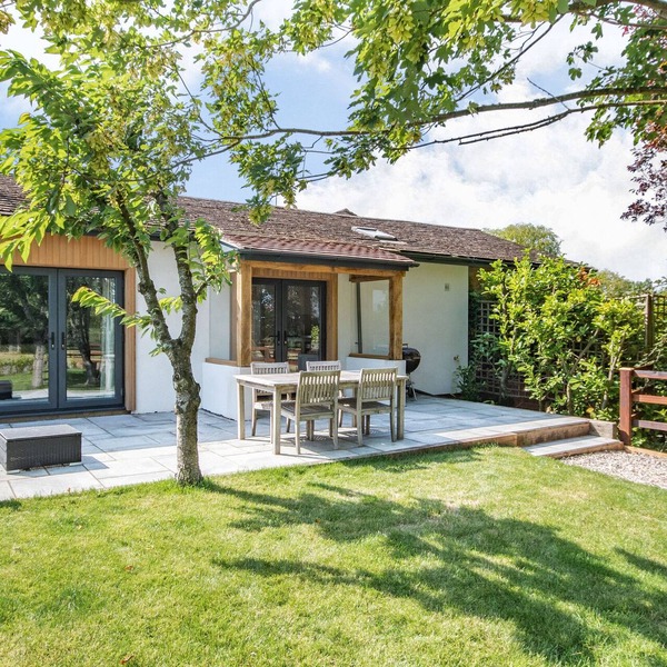 THE PADDOCK, pet friendly, with a garden in Shipston-On-Stour