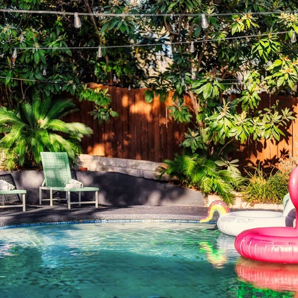 The Palm Royale: Mid century pool home in trendy East Austin sleeps 12!