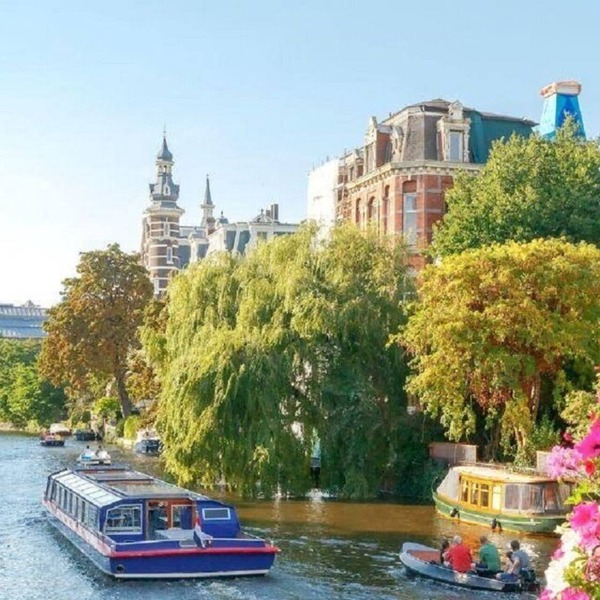 THE PERFECT STUDIO IN A CANAL HOUSE IN THE HEART OF OLD AMSTERDAM