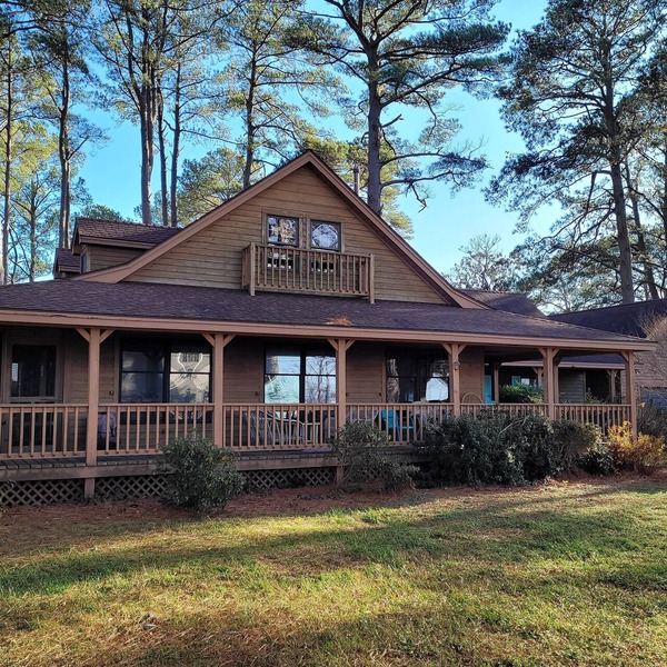 The Quarter Deck/Spacious Home with Water views!