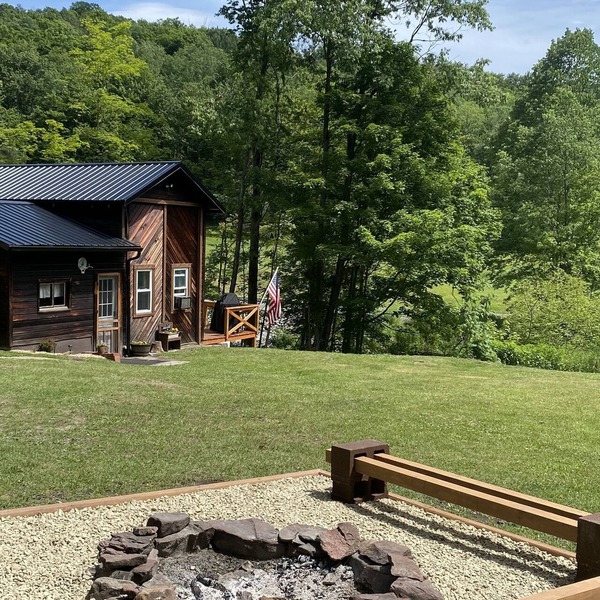 The Railroad Scale House: 40 private acres & creek
