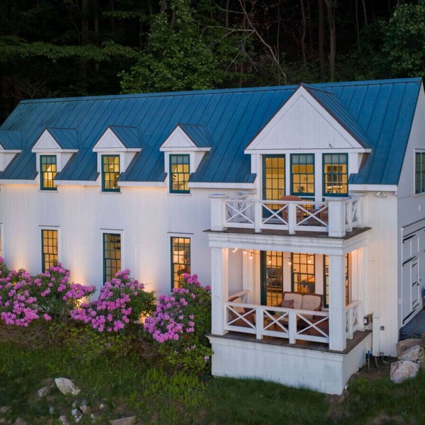 THE RIVERFRONT BOATHOUSE