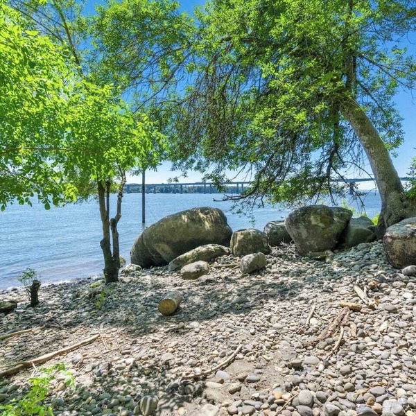 The Riverfront Retreat-Woods Landing