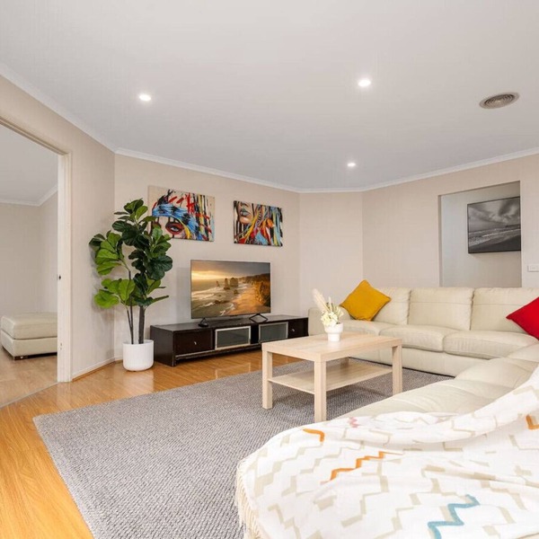 The Spacious Peninsula Escape