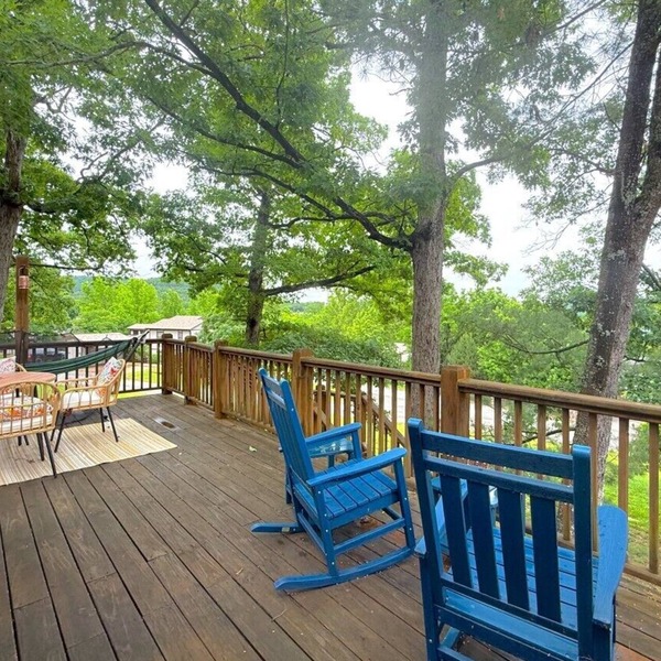The Sunset Perch | Pet-Friendly + Deck
