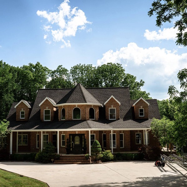 The Swan House: Private, Peaceful, and Picturesque Lakefront Property
