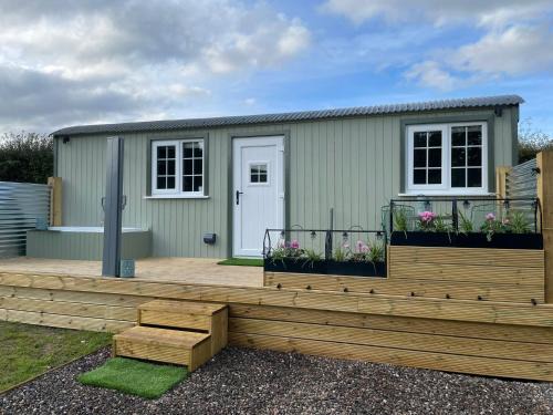 The Swift, Shepherds Hut at Bee Happy Breaks Scotland