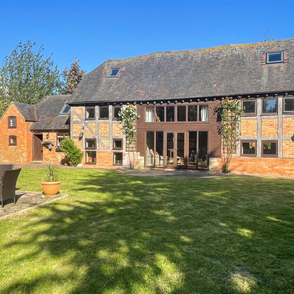 The Threshing Barn - Stunning 5 Bedroom Retreat