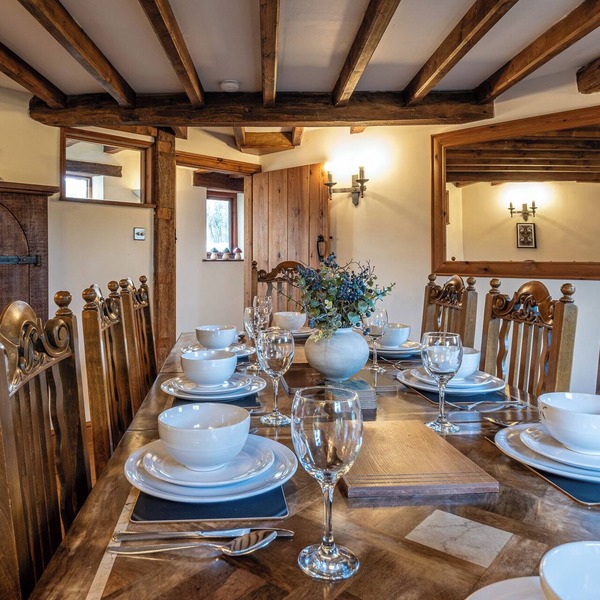 The Threshing Barn-Stunning 5 BD Retreat