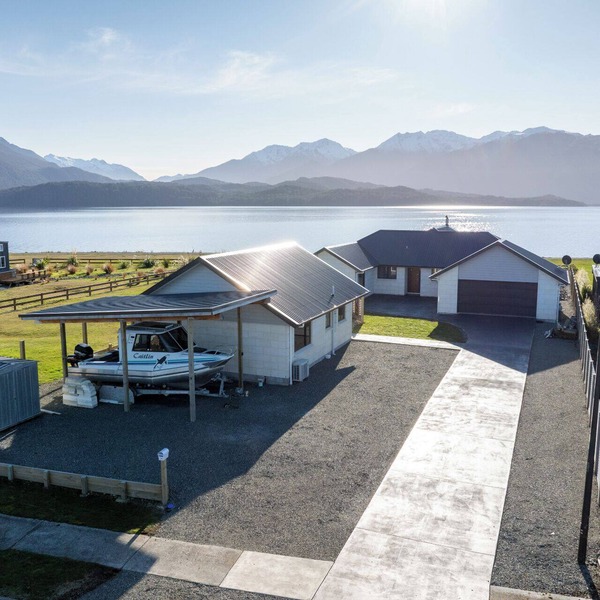The Tranquil Edge - Te Anau Holiday Home