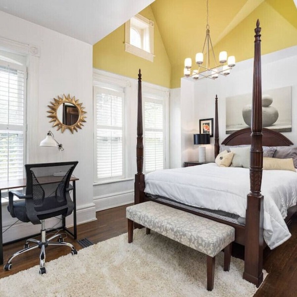 The Victorian | 5BR |Private Yard | BBQ