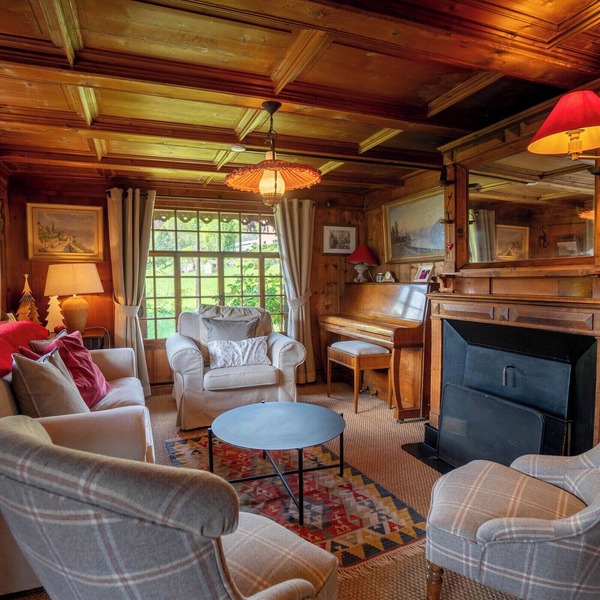 This beautiful chalet built in 1872 is located in the heart of the pretty village of Gryon. Gryon tr