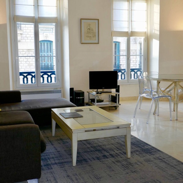 This bright, spacious apartment is located in the heart of the city.