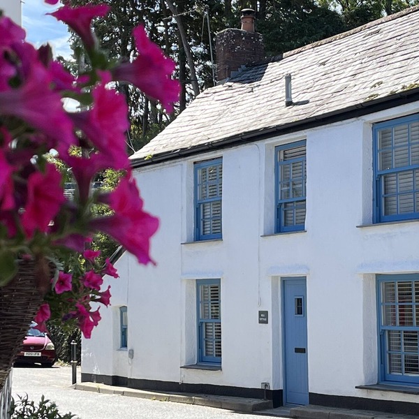 This charming 18th Century cottage is centrally located in the heart of St Teath