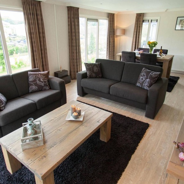 This comfortable home offers an ideal mix of peace, comfort and coziness, set in the characteristic polder landscape of North Holland. Here you can enjoy relaxed days together, surrounded by nature and wide open spaces.