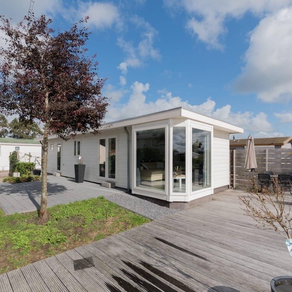 This cozy holiday home offers everything you need for a relaxing stay with family or friends in the beautiful polder landscape of North Holland. Enjoy peace, space and typical Dutch nature, while charming towns, the beach and water-based activities a