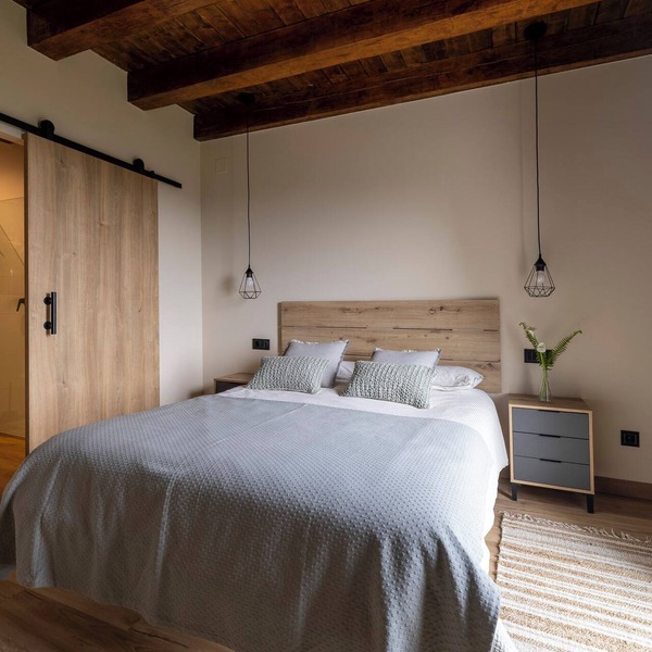 This rural apartment has 65m2, 3 bedrooms and 2 bathrooms, in addition to the kitchen-living room.