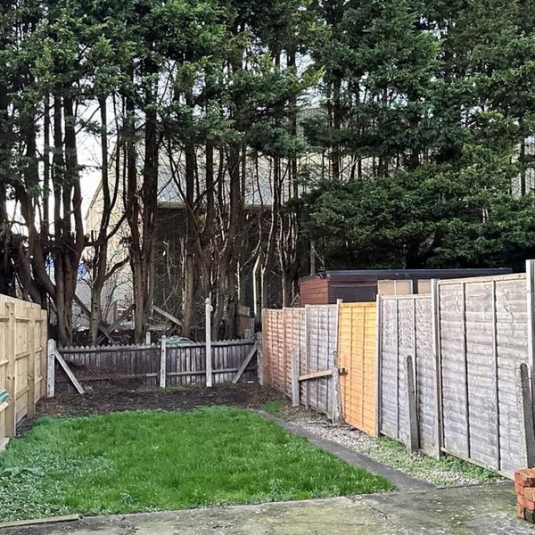 This three bedroom house features zip and link beds, one bathroom and a fully equipped kitchen.