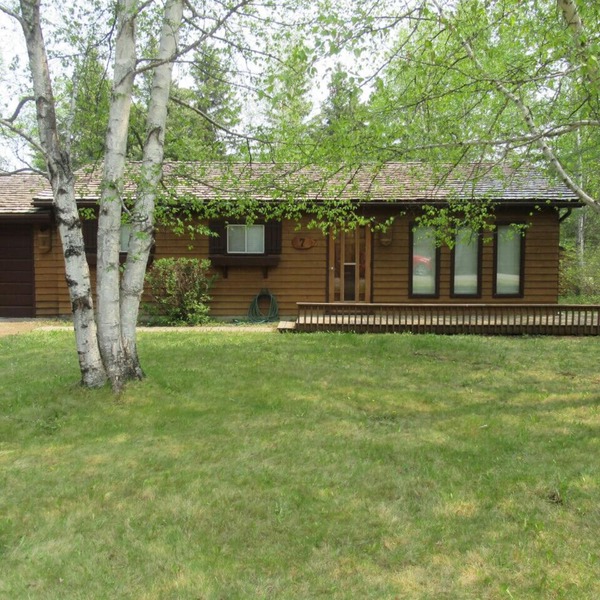 *Thoroughly Sanitized.*Cedar Cabin, short walk to Downtown Clear Lake