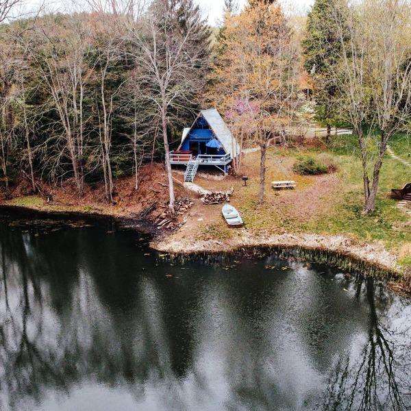 Three A-frame Cabins, a provate Pond, row boats!