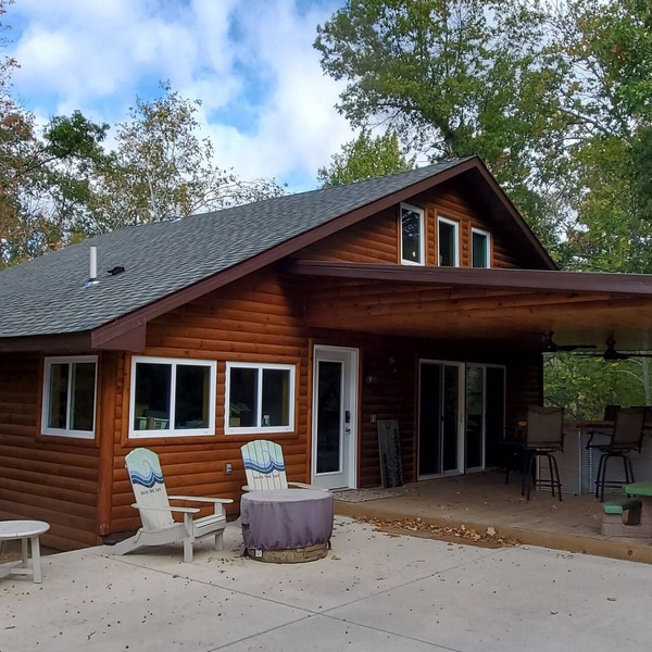 Three Bear Hideaway - Spacious 2 bed + Loft cabin in relaxing, convenient spot!